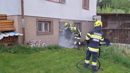 Übung eines Kellerbrand- Galerie der FF Oberaich