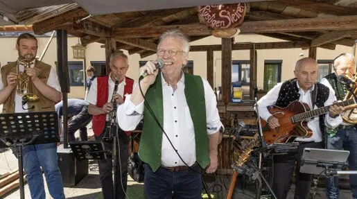 Galerie Maibaumaufstellen Seniorenpark Oberaich