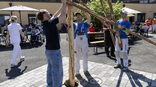 Galerie Maibaumaufstellen Seniorenpark Oberaich