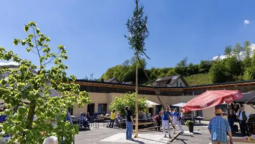 Galerie Maibaumaufstellen Seniorenpark Oberaich